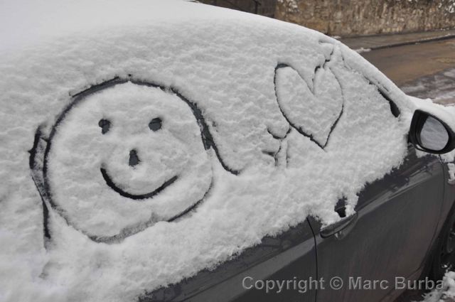 window snow smiley