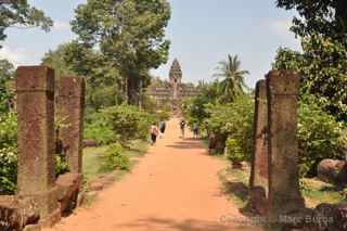 Bakong causeway Roluos Group