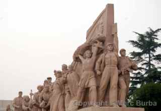 tiananmen square sculpture