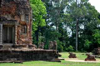 Preah Ko towers