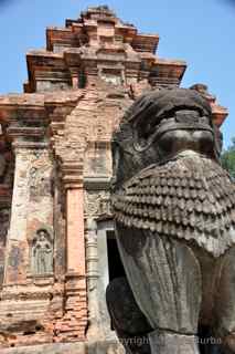 Preah Ko Roluos Group lions