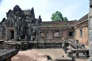 Banteay Samre moat