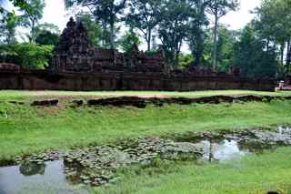 Banteay Srei drainage system