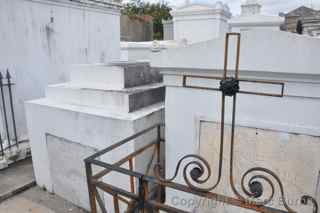 platform tomb St. Louis Cemetery