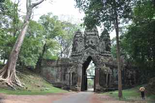 Angkor Thom north entry tower