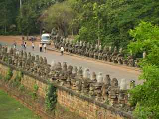 Angkor Thom south causeway