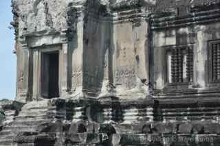 Angkor Wat devatas