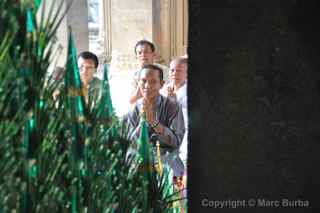 Angkor Wat Buddhist shrine worshipers